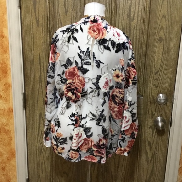 🔥💕 Tribal jeans sheer shimmering floral top - Picture 3 of 6